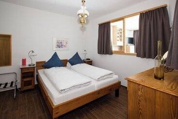 Hotel Carltoneurope Vintage Adults