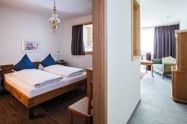 Hotel Carltoneurope Vintage Adults