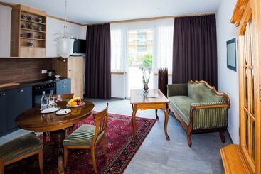 Hotel Carltoneurope Vintage Adults