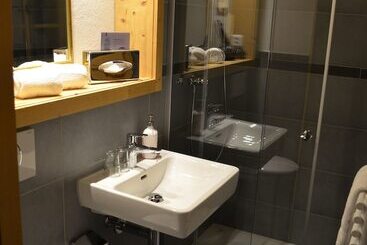 Hotel Carltoneurope Vintage Adults