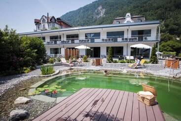 Hotel Carltoneurope Vintage Adults