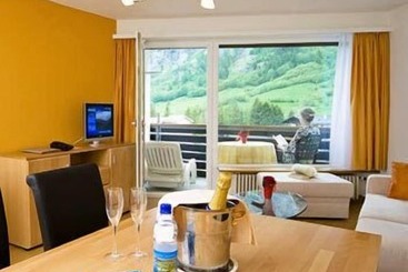 Dala Hotel & Apartments