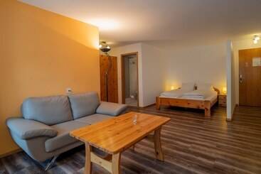 Dala Hotel & Apartments