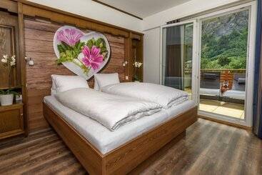 Dala Hotel & Apartments