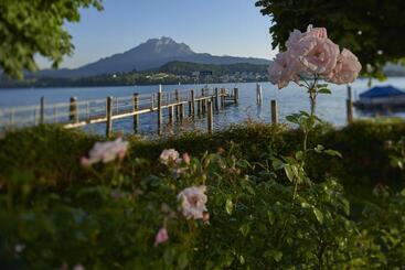 酒店 Hermitage Lake Lucerne   Beach Club & Lifestyle