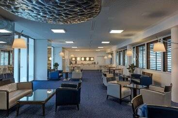 Hilton Geneva Hotel And Conference Centre