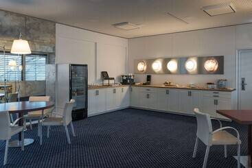 Hilton Geneva Hotel And Conference Centre