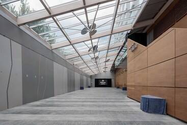 Hilton Geneva Hotel And Conference Centre