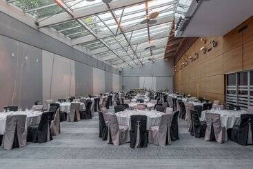 Hilton Geneva Hotel And Conference Centre