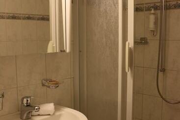 هتل Hostellerie De Genève