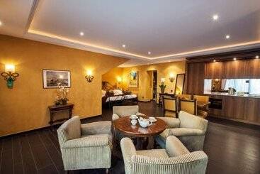 Hotel International Au Lac Historic Lakeside