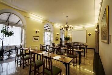 Hotel International Au Lac Historic Lakeside