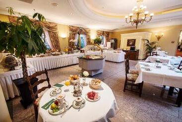هتل International Au Lac Historic Lakeside