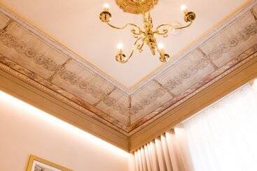 Hotel International Au Lac Historic Lakeside
