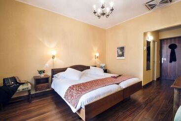 Hotel International Au Lac Historic Lakeside
