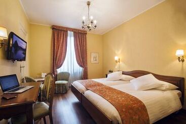 هتل International Au Lac Historic Lakeside