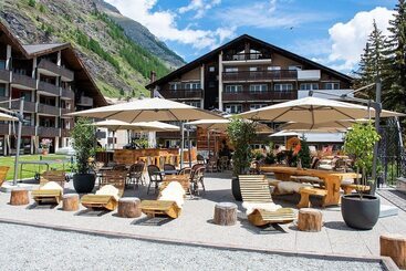 هتل Schweizerhof Zermatt   A Small Luxury