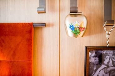 هتل Schweizerhof Zermatt   A Small Luxury