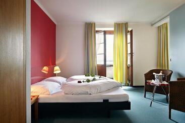 See  Und Seminarhotel Floraalpina Vitznau