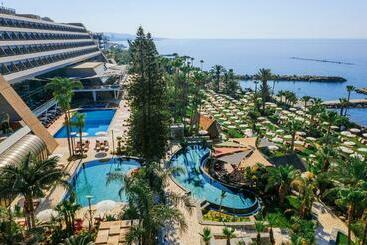 Amathus Beach  Limassol - לימסול