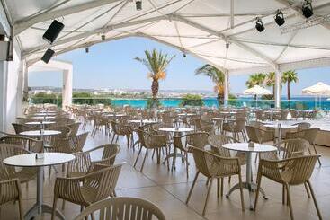 هتل Asterias Beach