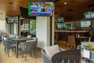 هتل Costa Rica Tennis Club &