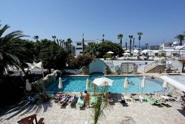 هتل Dionysos Central