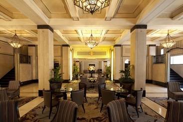 Fairmont Peace Hotel On The Bund