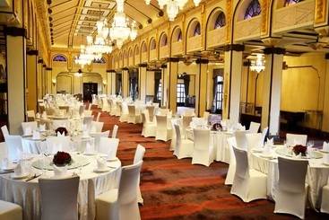 Fairmont Peace Hotel On The Bund