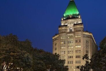 Fairmont Peace Hotel On The Bund