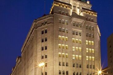 Fairmont Peace Hotel On The Bund