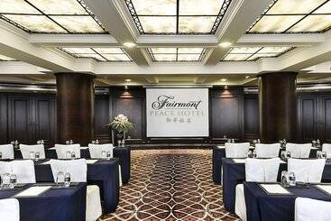 Fairmont Peace Hotel On The Bund