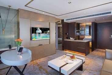 هتل Golden Tulip Shanghai Hongqiao   A Louvre