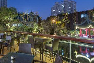 هتل Golden Tulip Shanghai Hongqiao   A Louvre