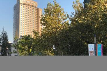 هتل Golden Tulip Shanghai Hongqiao   A Louvre