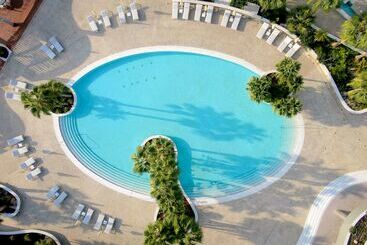 هتل Radisson Beach Resort Larnaca