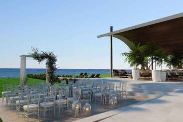 هتل Radisson Beach Resort Larnaca