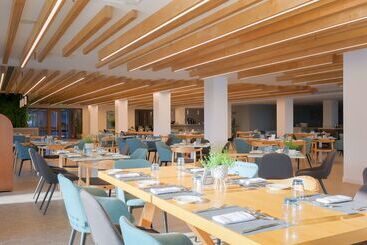 هتل Radisson Beach Resort Larnaca