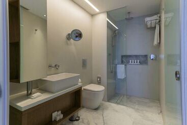 هتل Radisson Beach Resort Larnaca