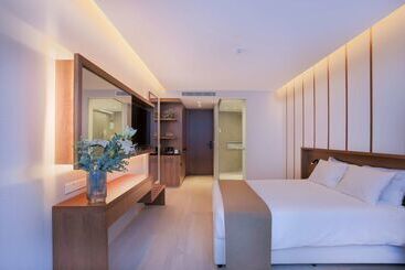 هتل Radisson Beach Resort Larnaca