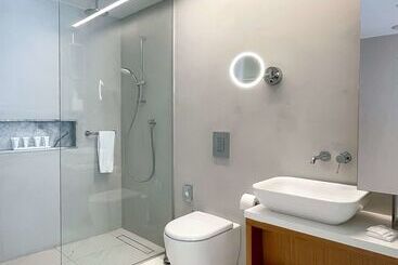 هتل Radisson Beach Resort Larnaca