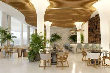 هتل Radisson Beach Resort Larnaca