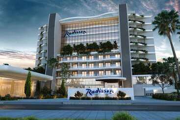 هتل Radisson Beach Resort Larnaca