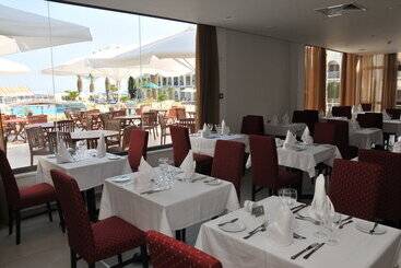 هتل Radisson Beach Resort Larnaca