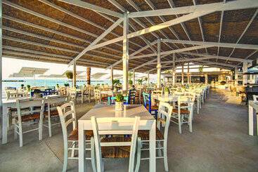 هتل Radisson Beach Resort Larnaca