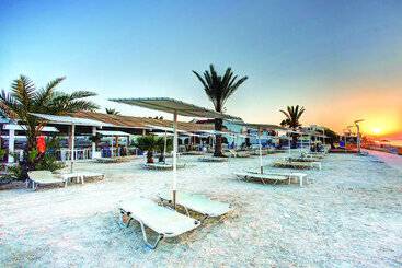 هتل Radisson Beach Resort Larnaca