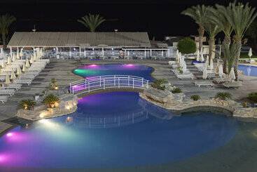 هتل Radisson Beach Resort Larnaca