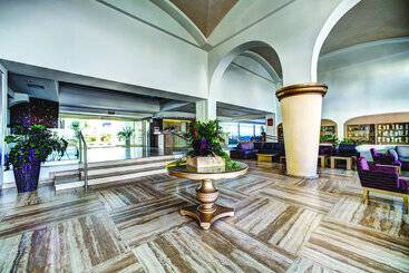هتل Radisson Beach Resort Larnaca