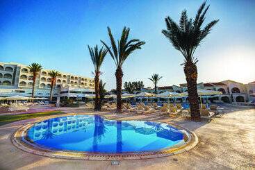 هتل Radisson Beach Resort Larnaca