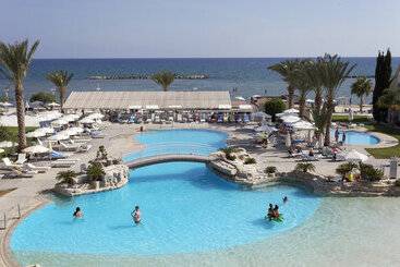 هتل Radisson Beach Resort Larnaca